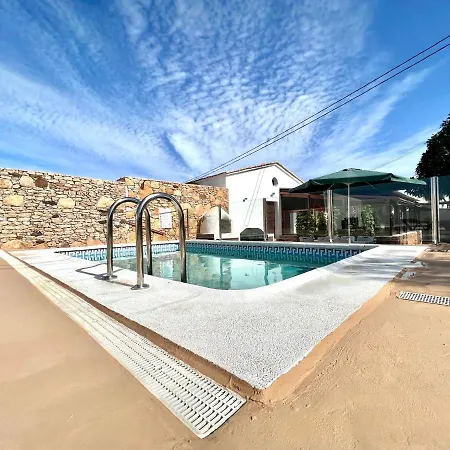 Espectacular Con Piscina Privada, Wifi En Villa Triquivijate