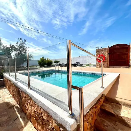 Espectacular Con Piscina Privada, Wifi En Villa Triquivijate
