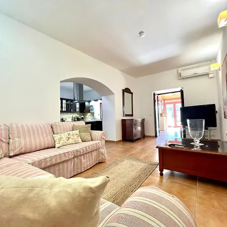 Espectacular Con Piscina Privada, Wifi En Villa Triquivijate